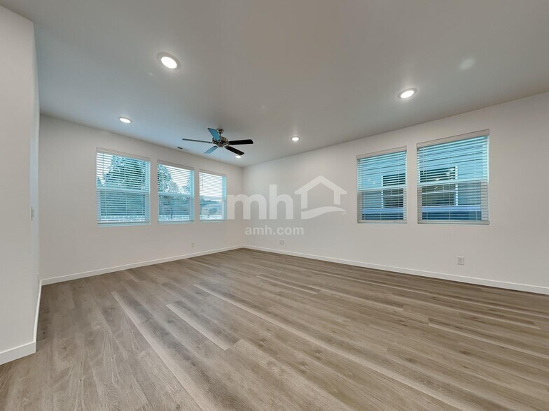 Building Photo - 5012 Washington St SE