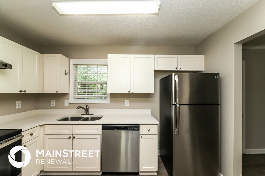 Building Photo - 444 River Trace Dr