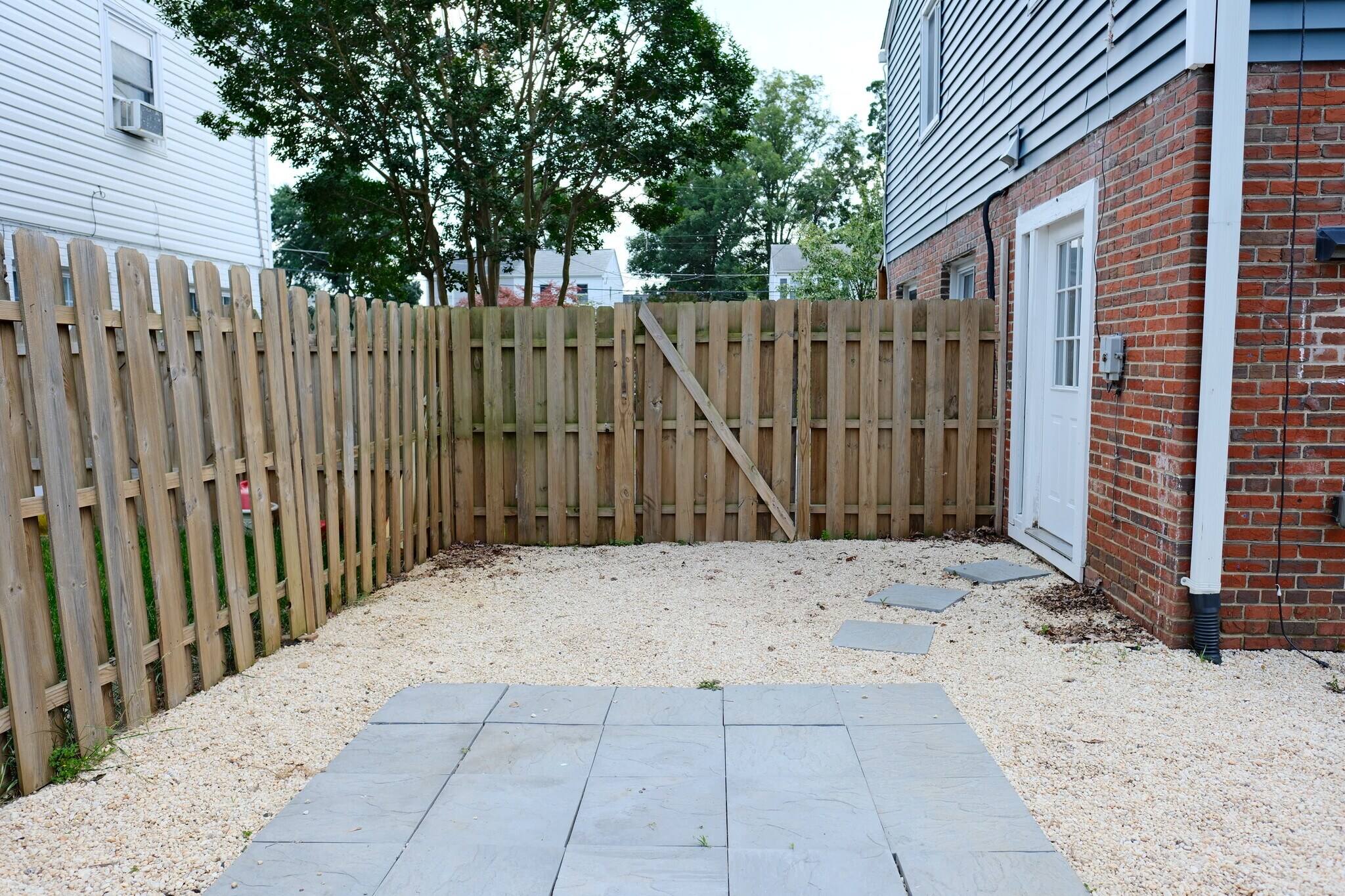 Building Photo - 2234 Roanoke Dr