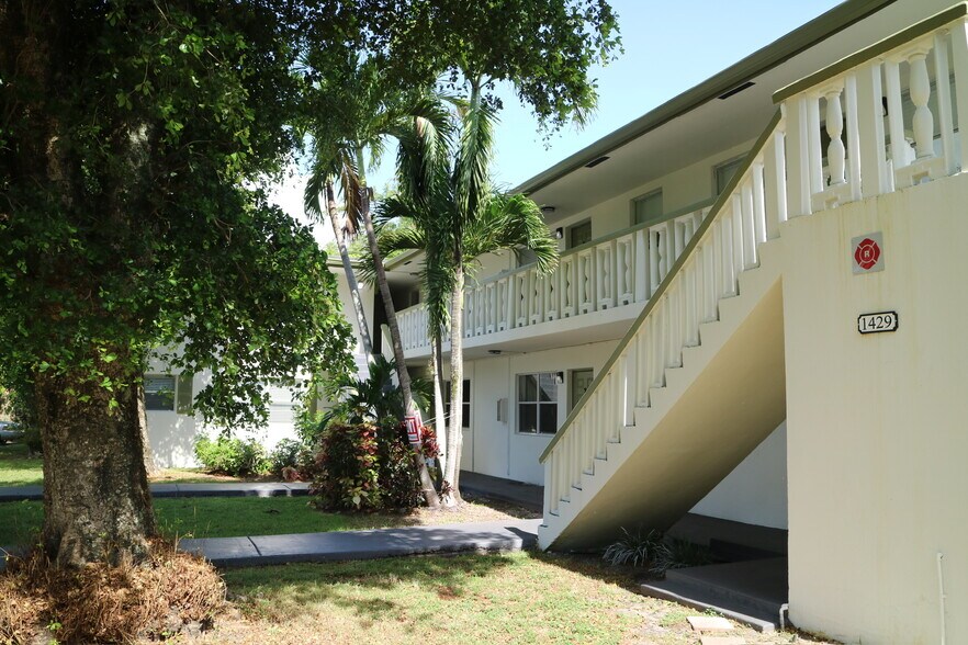 Outside - 1429 SW 9th St