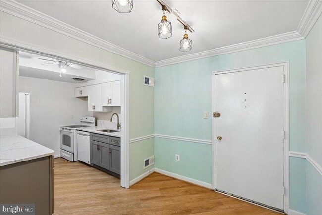 Building Photo - 5011 Sentinel Dr