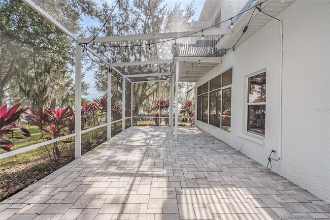 Building Photo - Stunning Custom Rental in Gated 55+ Royal ...