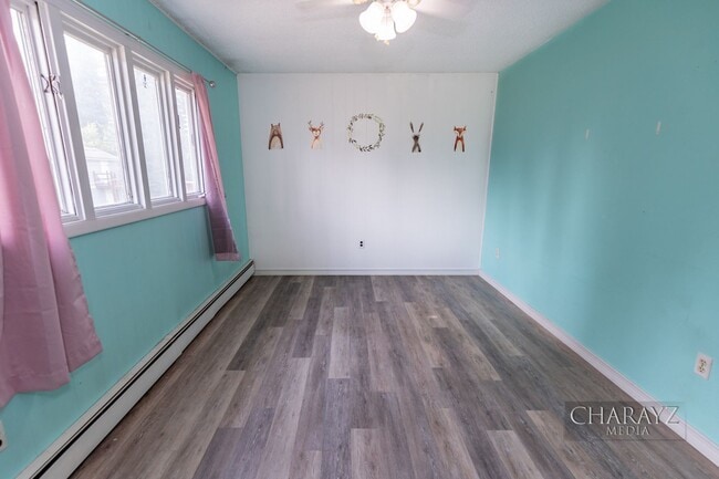 Building Photo - Duplex-Upper Unit in Aurora Subdivision