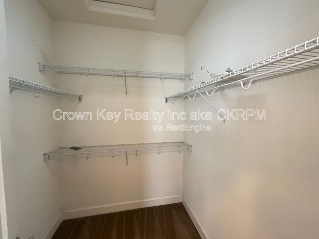 Building Photo - 546 W Campania Way
