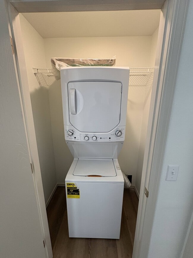 Building Photo - 601 Cedarbrook Ct