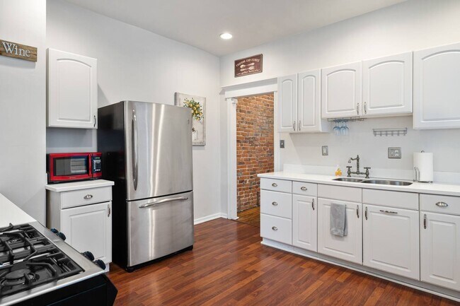 Building Photo - 802 Hamlet St