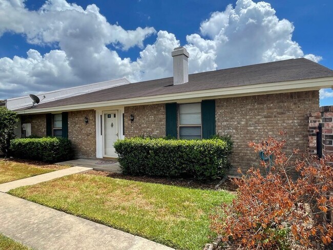 Building Photo - 1732 Ave C