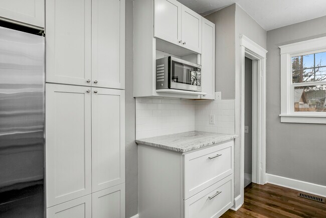 Building Photo - 2117 W Jefferson St