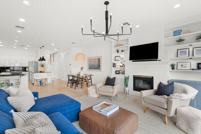 Building Photo - 2739 NE 15th St