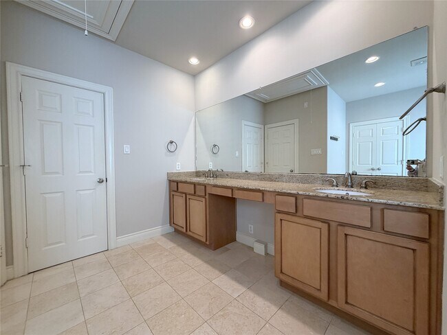 Building Photo - 2612 Edgefield Lakes Dr