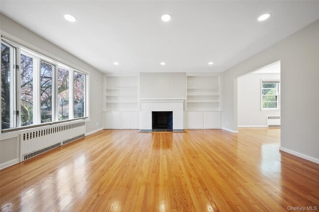 Building Photo - 6 Wildway