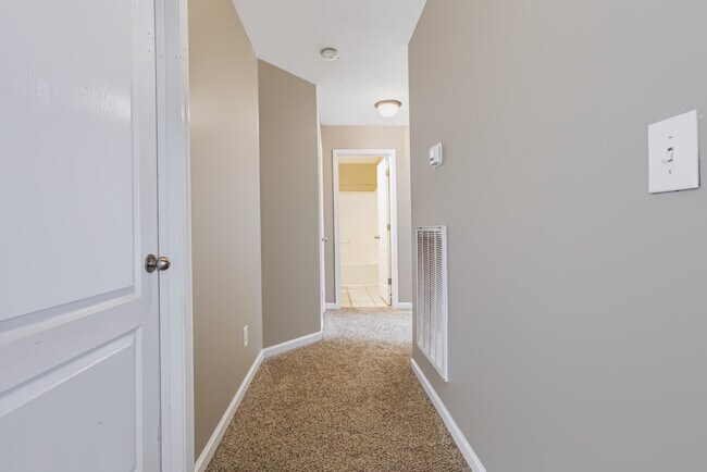 Building Photo - Flagstone Drive