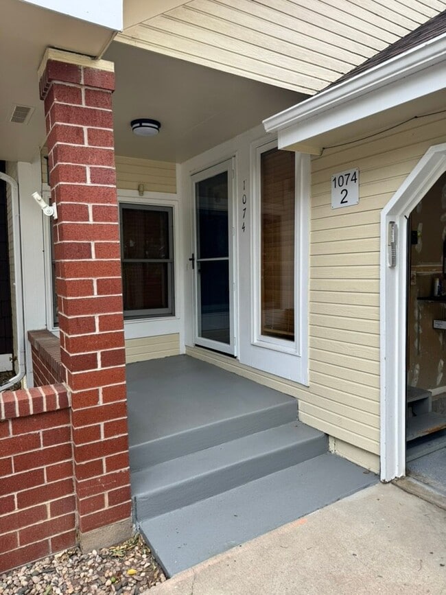 Building Photo - 1074 Cunningham Dr