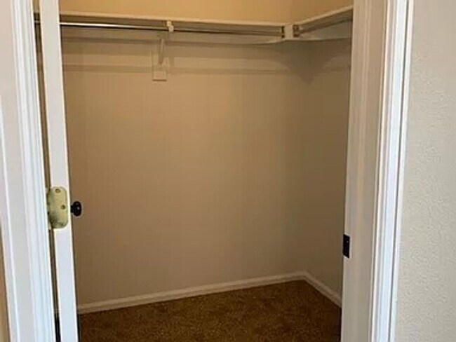 Building Photo - Beautiful 3 bed, 3 bath in D49