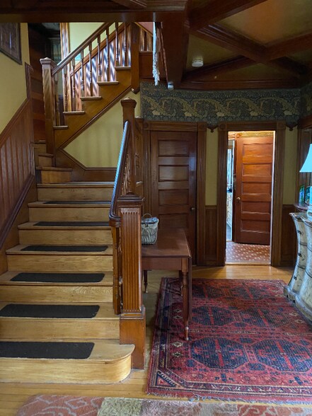 Building Photo - 9 Woodland Ave