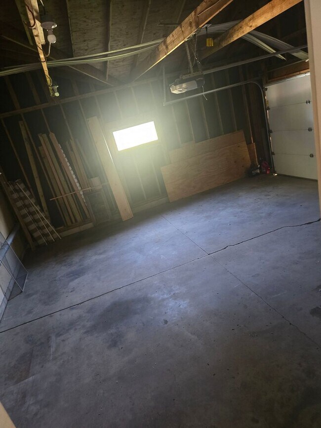 Building Photo - 603 N Boxelder-
