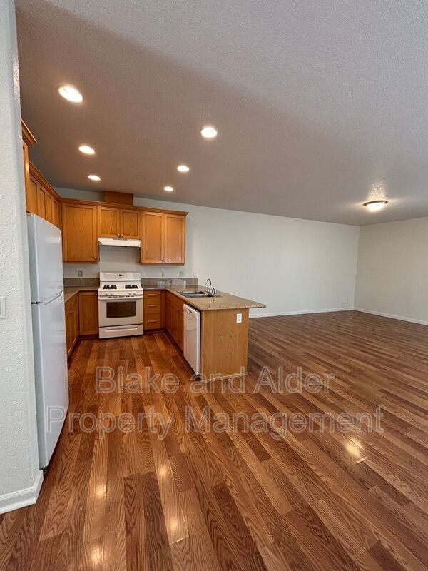 Building Photo - 347 Norway St NE