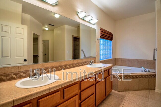 Building Photo - 4926 Mesa Blanca Way