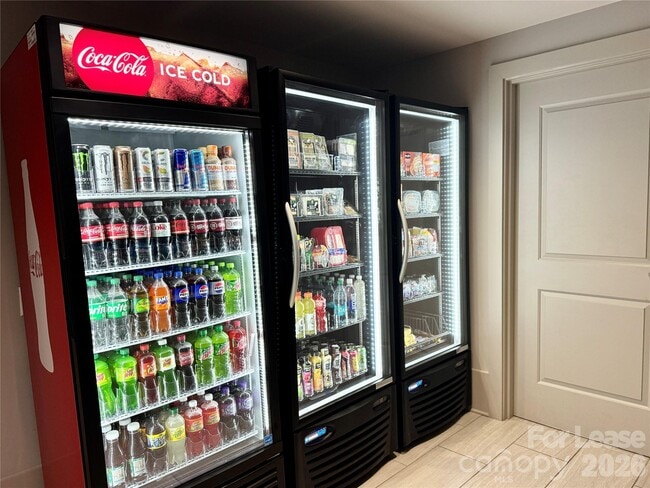 Building Photo - 905 Kenilworth Ave