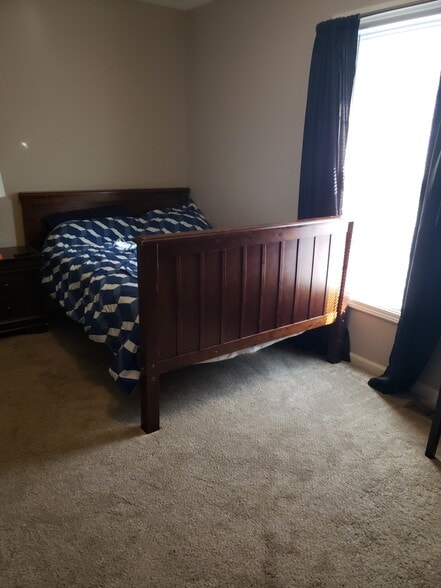 Building Photo - 606 E Sherwood Hills Dr