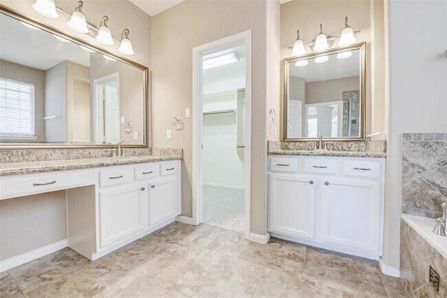 Building Photo - 26311 Sagewood Forest Dr
