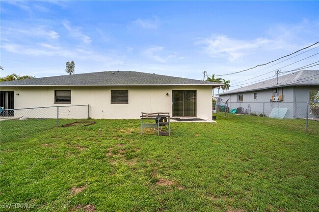 Building Photo - 1413 SE 23rd Pl
