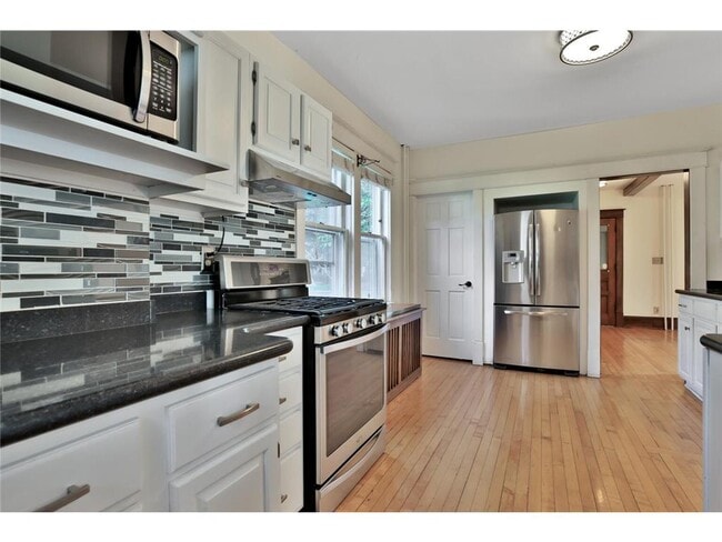 Building Photo - 2122 Temple Ct