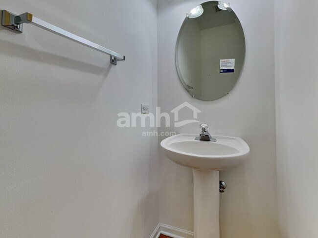 Building Photo - 16438 Fairfield Dr