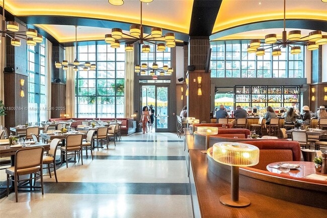 Building Photo - 601 NE 1st Ave