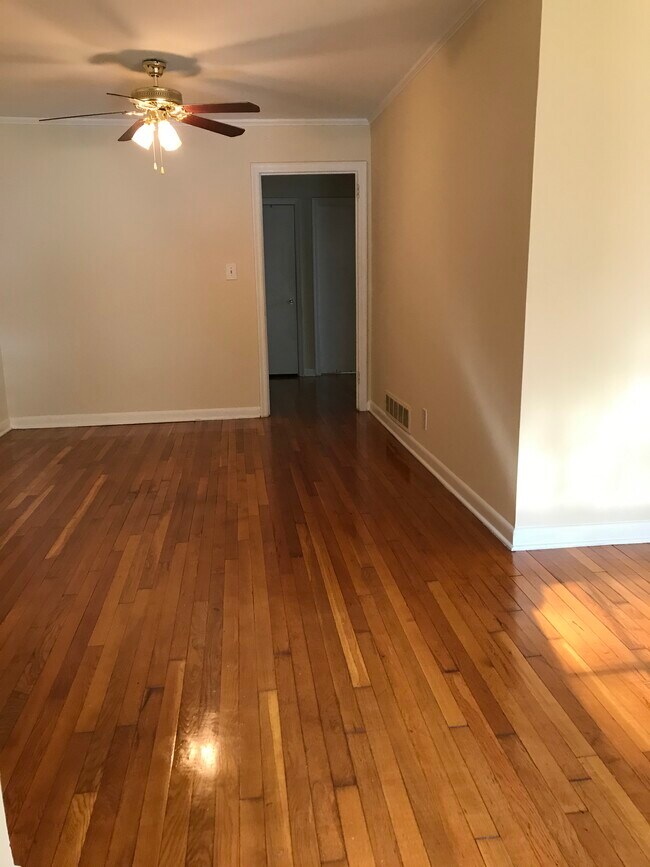 Building Photo - 1939 Lebanon Dr NE