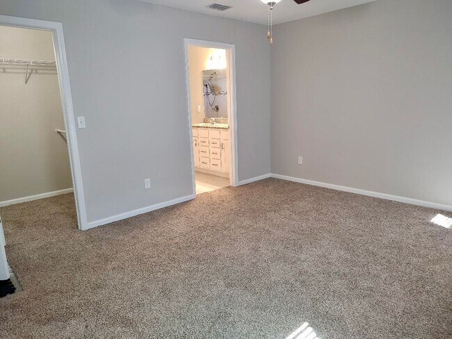 Building Photo - Excellent 3 Bedroom 2 Bath House for Rent. Best Part of Town near Everything!