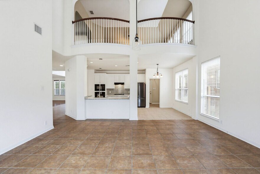 Building Photo - 3415 Highline Tr