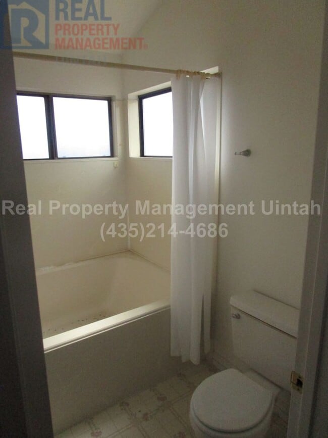 Building Photo - 3 Bed 2 bath Townhome in Ashley Park Estates