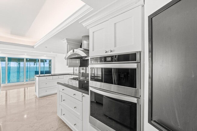 Building Photo - 4301 N Ocean Blvd