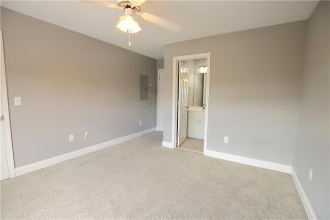 Building Photo - 460 S Barnett Shoals Rd