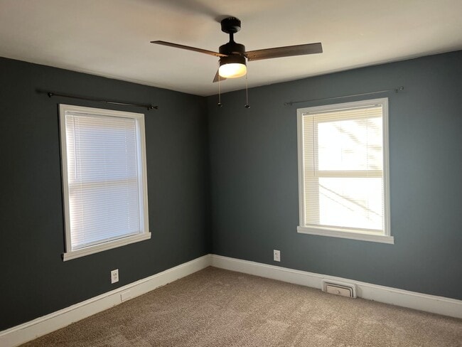 Building Photo - Beautiful 3 bedroom 1.5 bathroom house available!