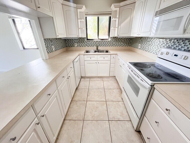 Primary Photo - 125 S Palmway