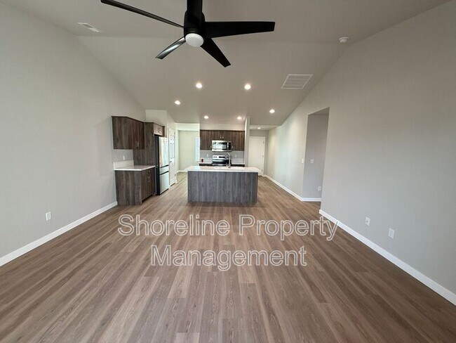 Building Photo - 1870 W Unforgettable St