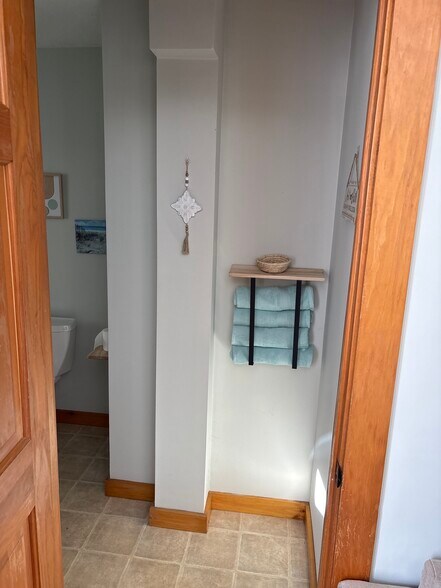 Building Photo - 160 Main St