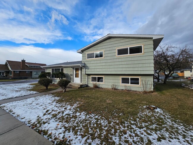 Building Photo - Single Family Home - Lower Rattlesnake