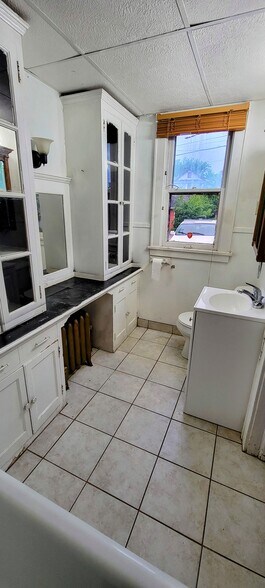 En-suite bathroom - 681 Lawson Ave E