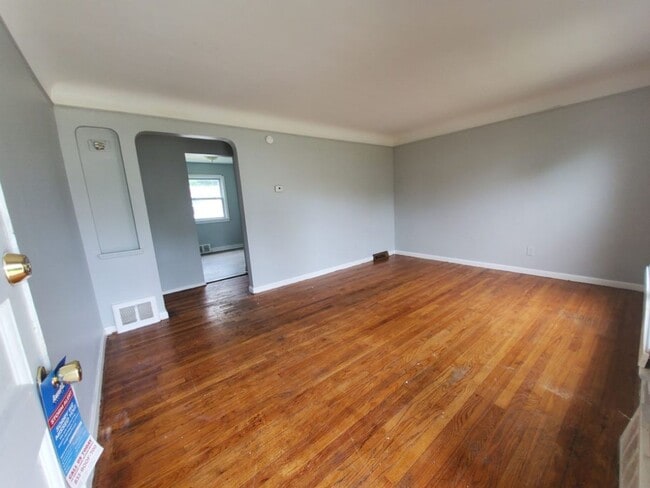 Building Photo - 16108 Edgewood Ave