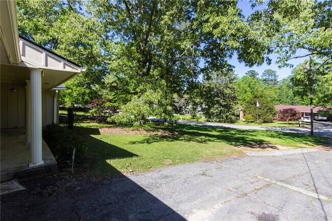 Building Photo - 3720 Sunny Hill Dr