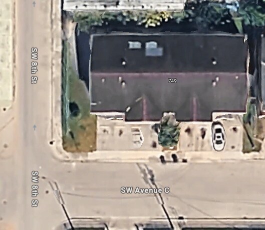Building Photo - 749 SW Avenue C
