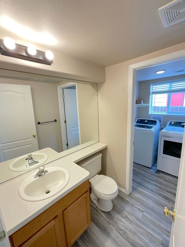 Building Photo - 5 Bedroom Home Available Near Briargate Pkwy & Austin Bluffs Pkwy!