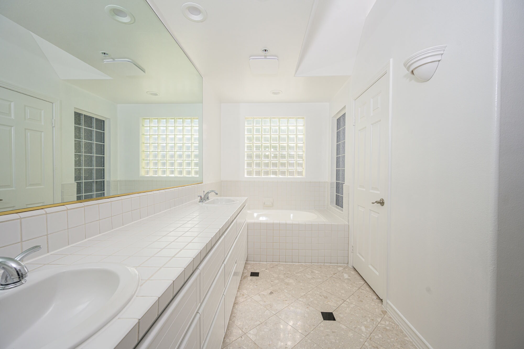 Building Photo - 2243 Martin