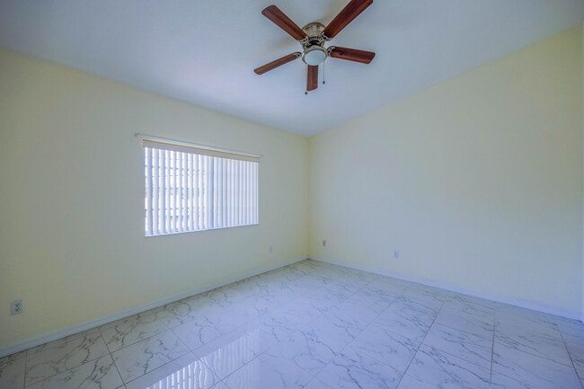 Building Photo - 5441 Via Delray Blvd