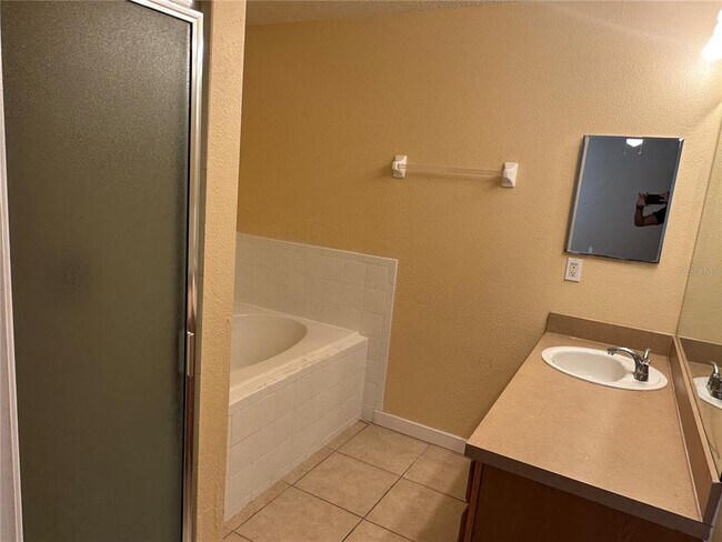 Building Photo - 1105 Hill Mount Dr