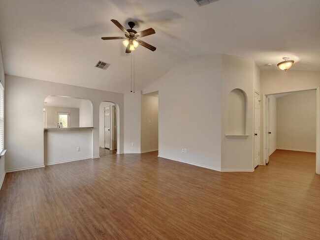 Building Photo - 136 Strawn