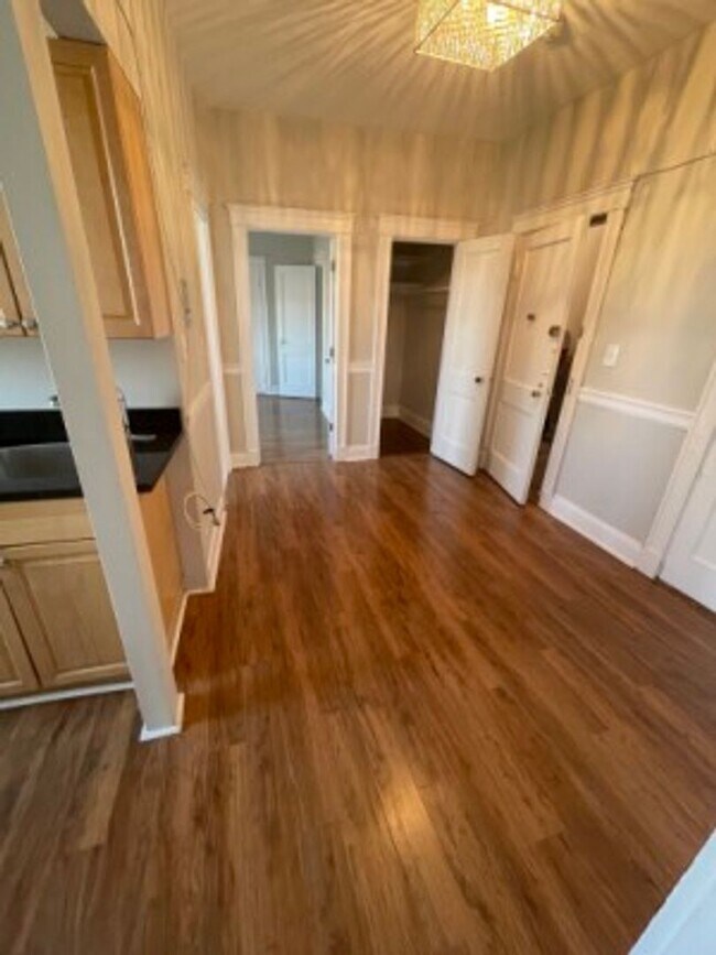 Building Photo - Allston 2 bedroom apartment - Available 6/1